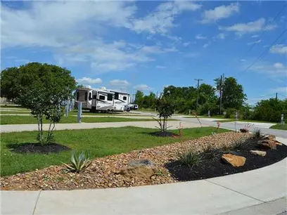 Leona 45 RV Park and Hot Springs